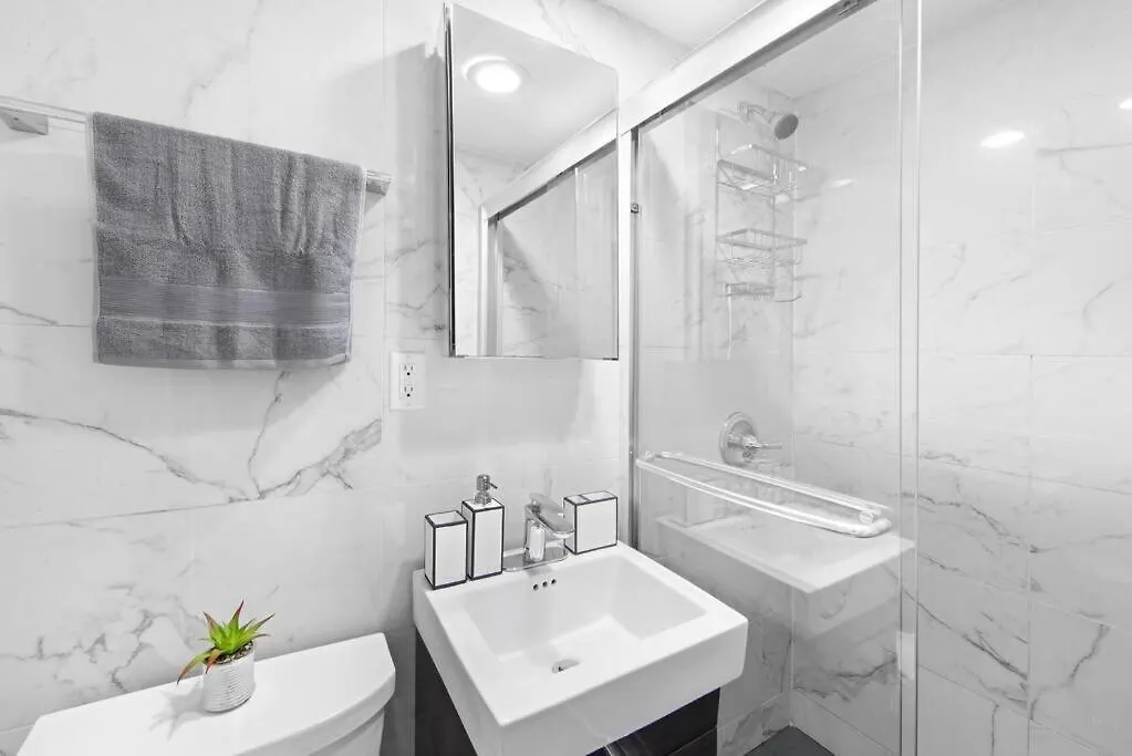 69-4B Modern Lower East Side 1Br Prime Location New York Apartment