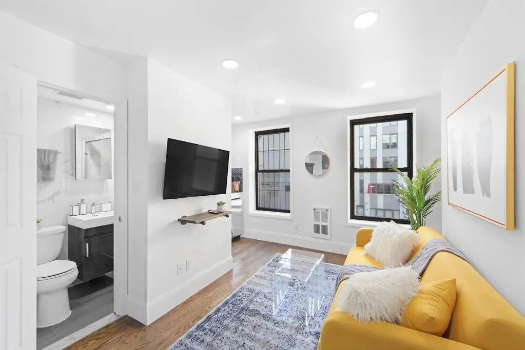Apartment 69-4B Modern Lower East Side 1Br Prime Location New York
